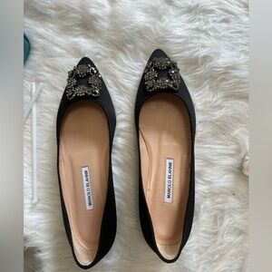 ❌❌SOLD❌❌ Black Manolo Blahnik Hangisi